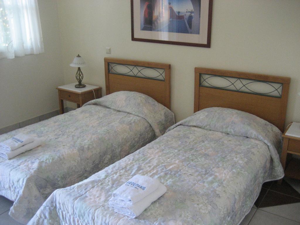 Vrontádos Kyveli Hotel Apartments מראה חיצוני תמונה