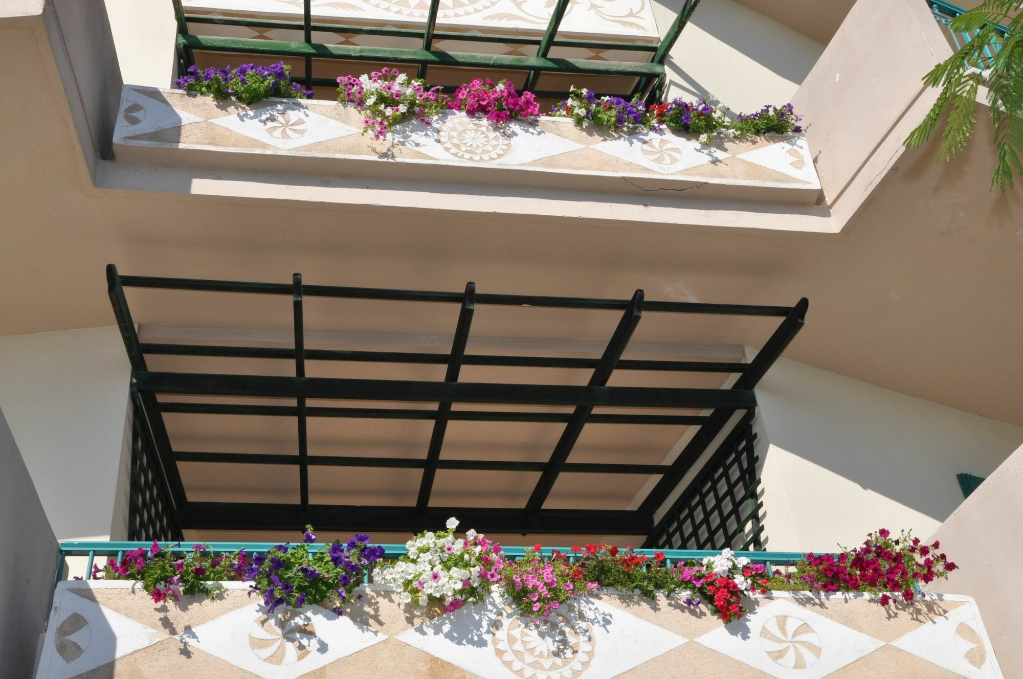 Vrontádos Kyveli Hotel Apartments מראה חיצוני תמונה