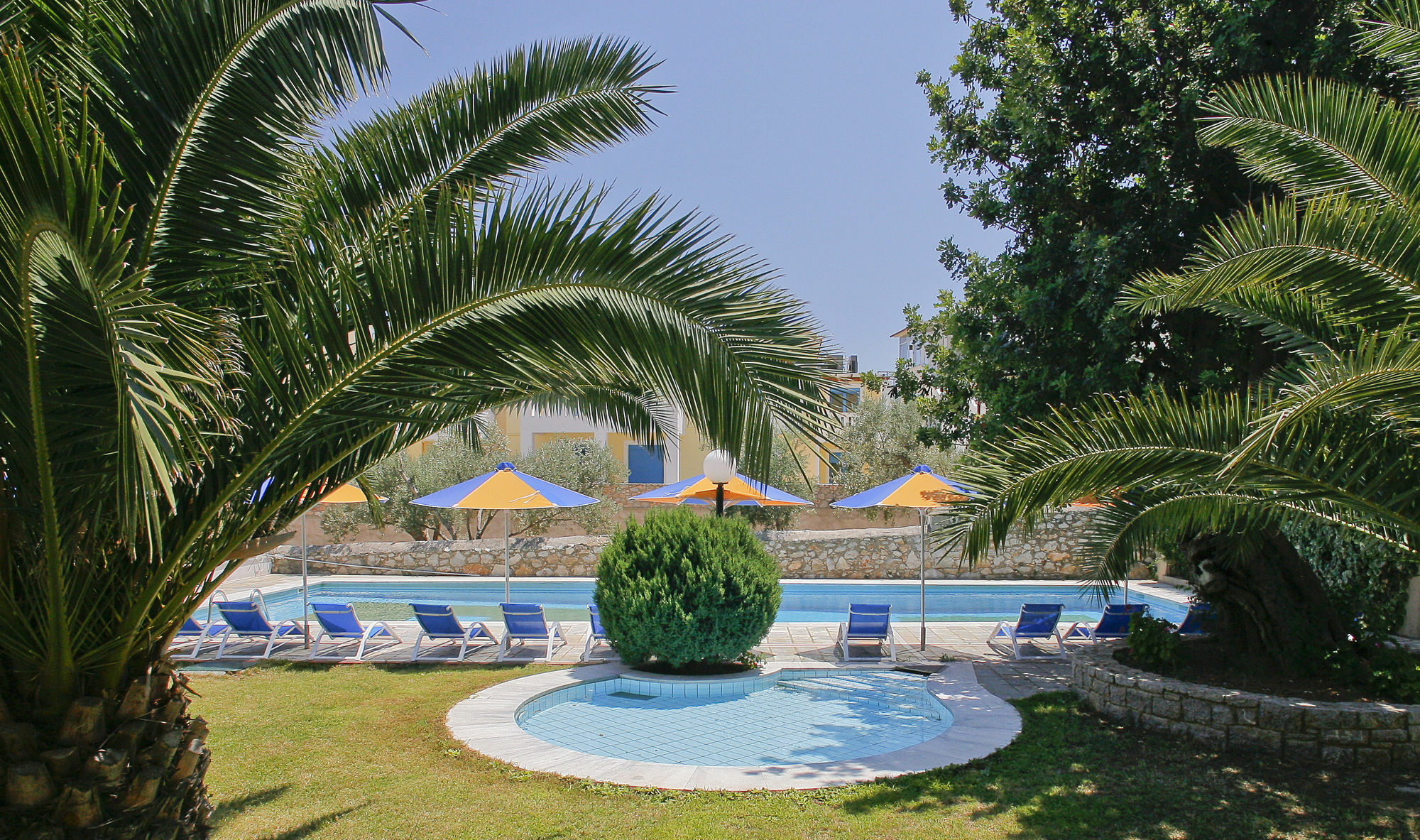 Vrontádos Kyveli Hotel Apartments מראה חיצוני תמונה