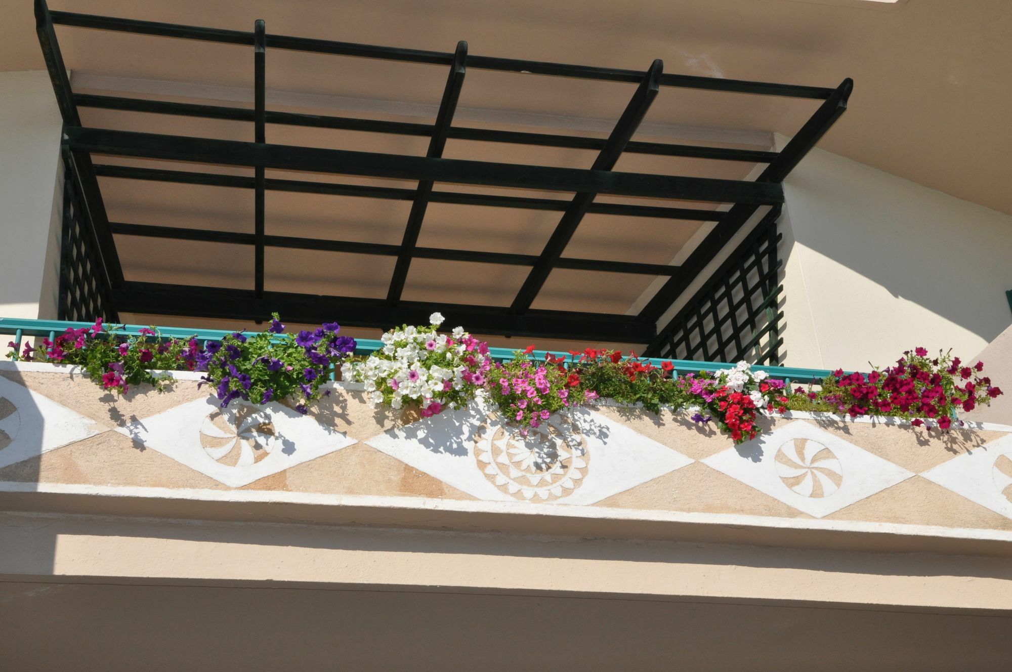 Vrontádos Kyveli Hotel Apartments מראה חיצוני תמונה