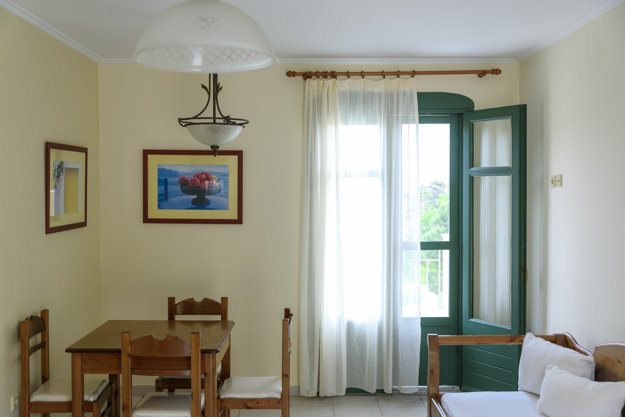Vrontádos Kyveli Hotel Apartments מראה חיצוני תמונה