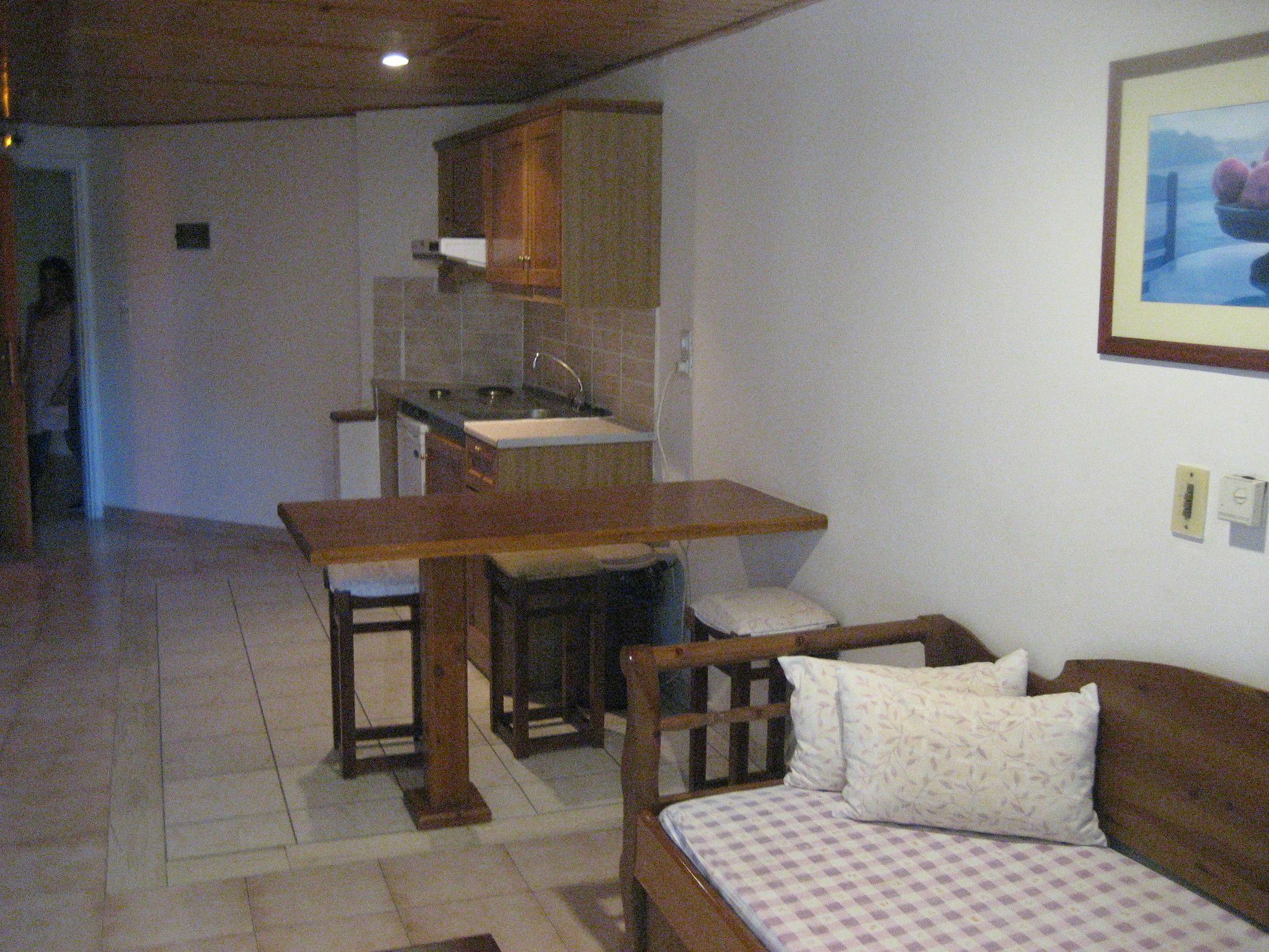 Vrontádos Kyveli Hotel Apartments מראה חיצוני תמונה